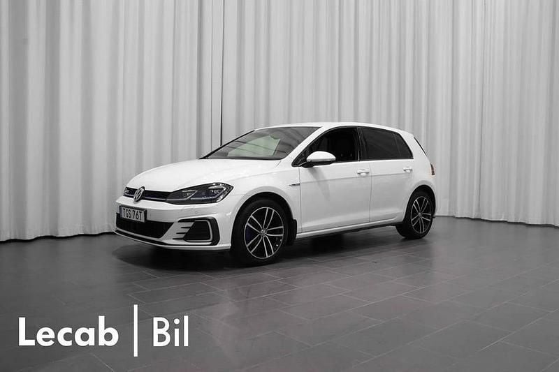 Pure white Begagnad 2020 VW Golf VII GTE Kombi | 199 500 kr (Bra pris) - Bild 1/4