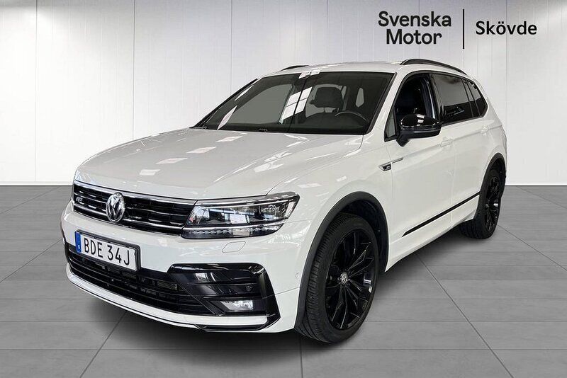Vit Begagnad 2020 VW Tiguan Allspace R-line SUV | 359 200 kr (Dyr) - Bild 1/4
