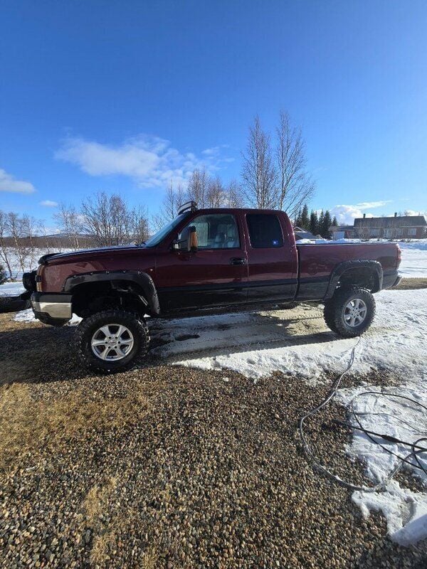 Röd Begagnad 2003 Chevrolet Silverado | 135 000 kr - Bild 1/4