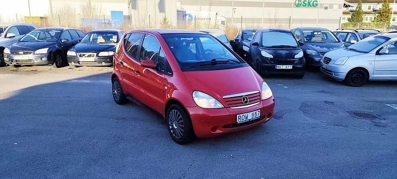 Röd Begagnad 2001 Mercedes A160 Elegance Halvkombi | 22 900 kr - Bild 1/4