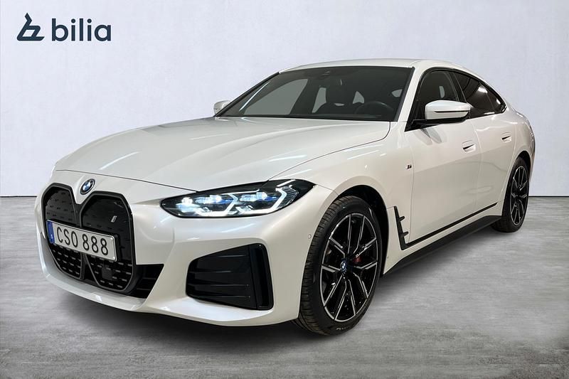 Vit Begagnad 2023 BMW i4 M Sport Sedan | 529 900 kr - Bild 1/4