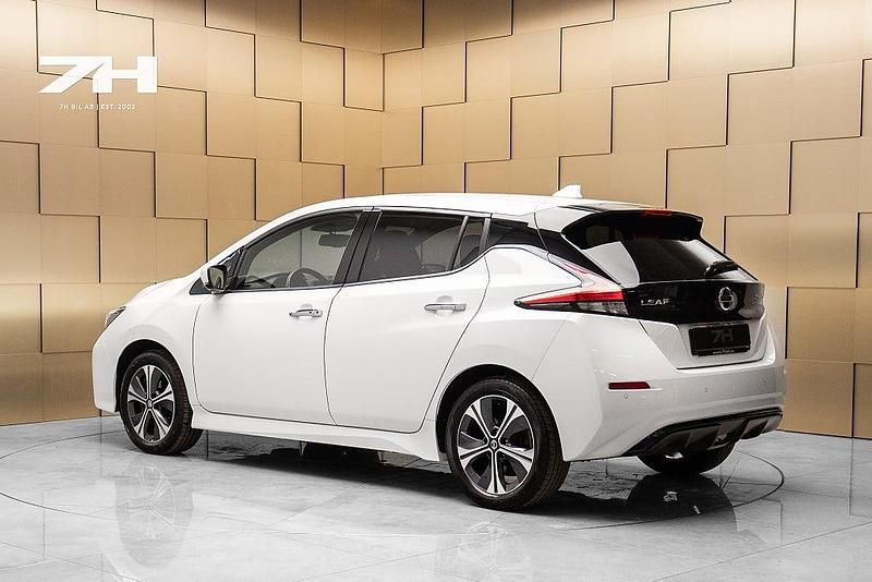 Begagnad Nissan Leaf 360º 160 kW (218 HK) 2021 Vit Halvkombi