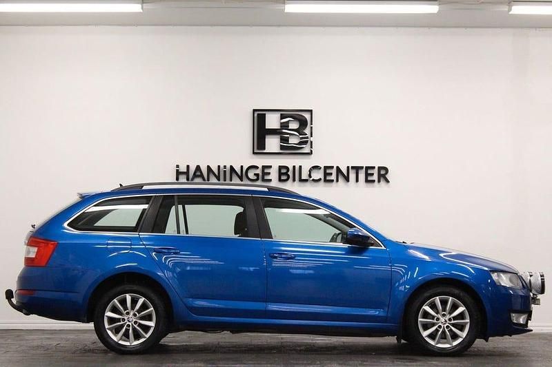 Begagnad Skoda Octavia Ambition 105 HK (77 kW) 2015 Blå Kombi