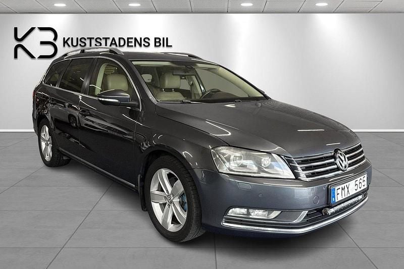 Ljusgrå Begagnad 2012 VW Passat Kombi | 94 900 kr (Lite dyr) - Bild 1/4