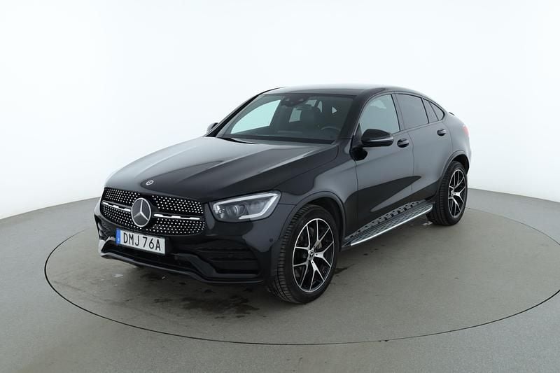 Svart Begagnad 2021 Mercedes GLC220 AMG line Sportkupé | 408 000 kr (Marknadspris) - Bild 1/4