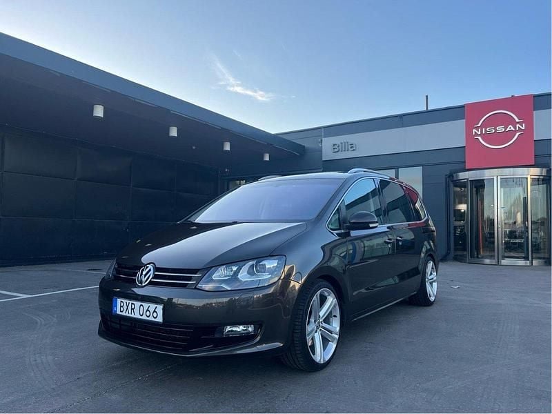Brun Begagnad 2014 VW Sharan Minibuss | 159 000 kr (Lite dyr) - Bild 1/4