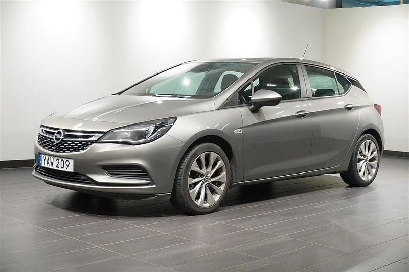 Grå Begagnad 2015 Opel Astra Enjoy Halvkombi | 104 800 kr (Marknadspris) - Bild 1/2