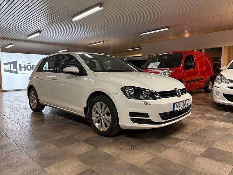 Begagnad VW Golf VII 110 HK (80 kW) 2015 Vit Halvkombi