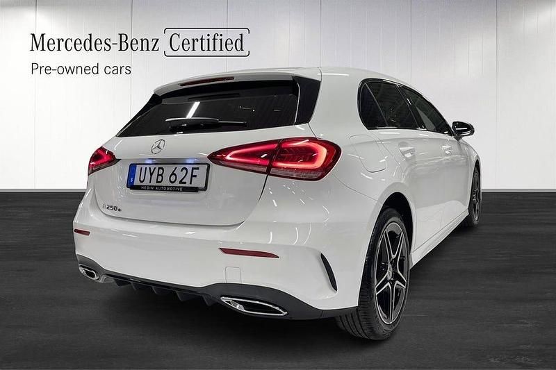 Begagnad Mercedes A250 AMG line 272 HK (200 kW) 2022 Vit Halvkombi