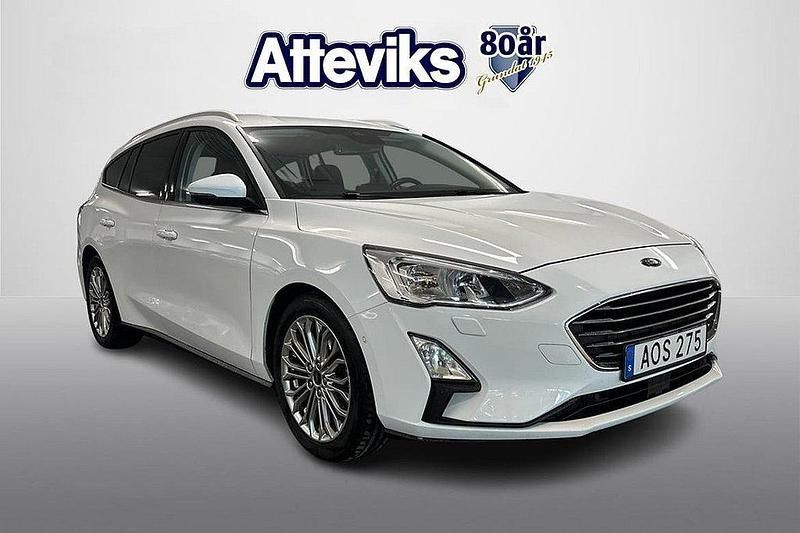 Vit Begagnad 2018 Ford Focus Titanium Kombi | 164 800 kr (Marknadspris) - Bild 1/4