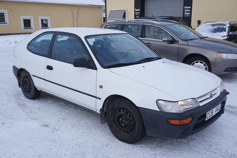 Vit Begagnad 1995 Toyota Corolla Halvkombi | 19 900 kr - Bild 1/4
