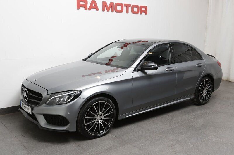 Silver (silver metallic ) Begagnad 2016 Mercedes C220 AMG line Sedan | 209 800 kr (Marknadspris) - Bild 1/3