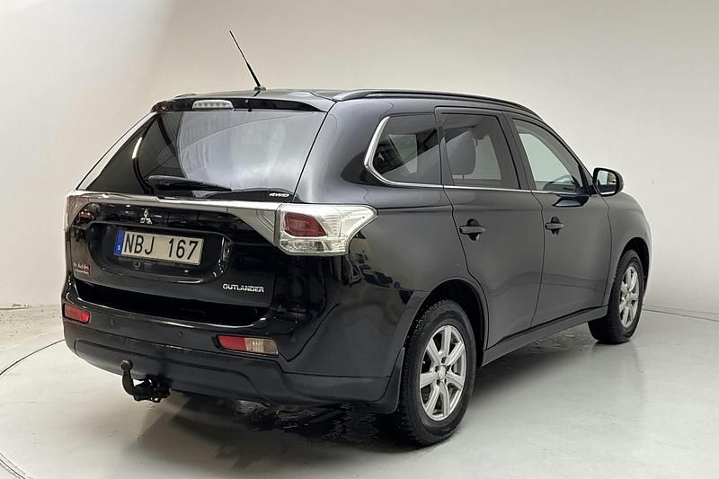 Begagnad Mitsubishi Outlander 150 HK (110 kW) 2013 Svart SUV