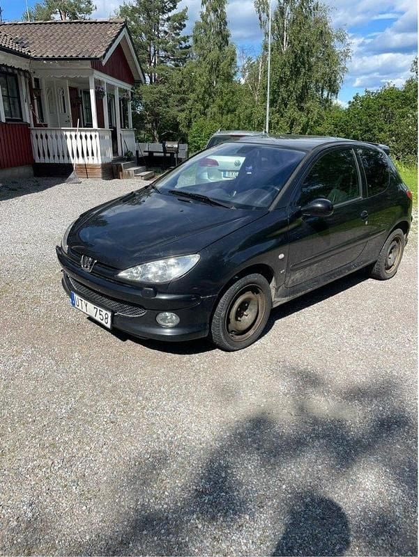 Svart Begagnad 2004 Peugeot 206 GTi Halvkombi | 8 500 kr (Bra pris) - Bild 1/4