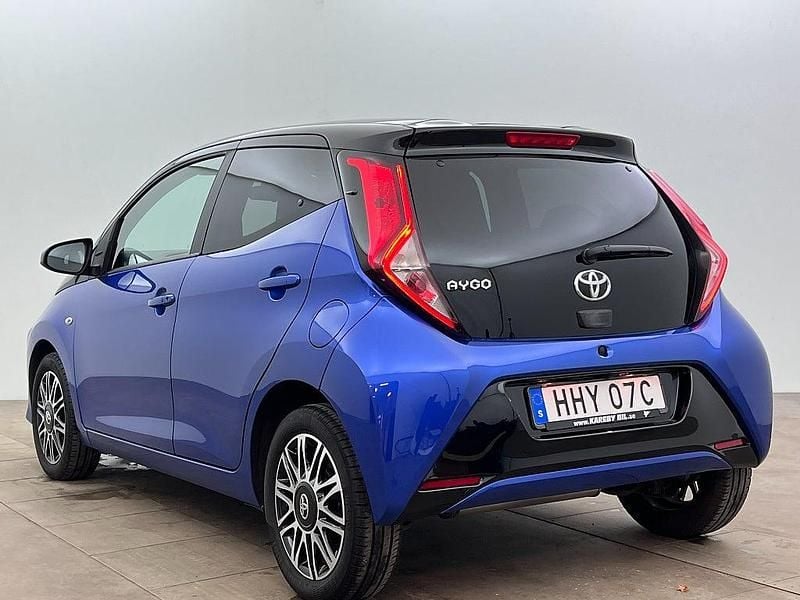 Begagnad Toyota Aygo X-clusiv 72 HK (52 kW) 2019 Blå metallic Halvkombi