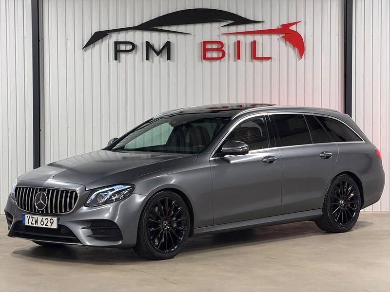 Grå Begagnad 2018 Mercedes E400 AMG Kombi | 349 900 kr (Lite dyr) - Bild 1/4