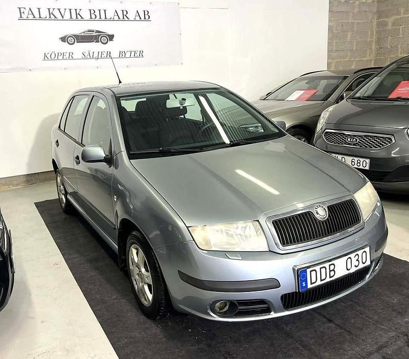 Begagnad Skoda Fabia 64 HK (47 kW) 2006 Mörkgrå Halvkombi