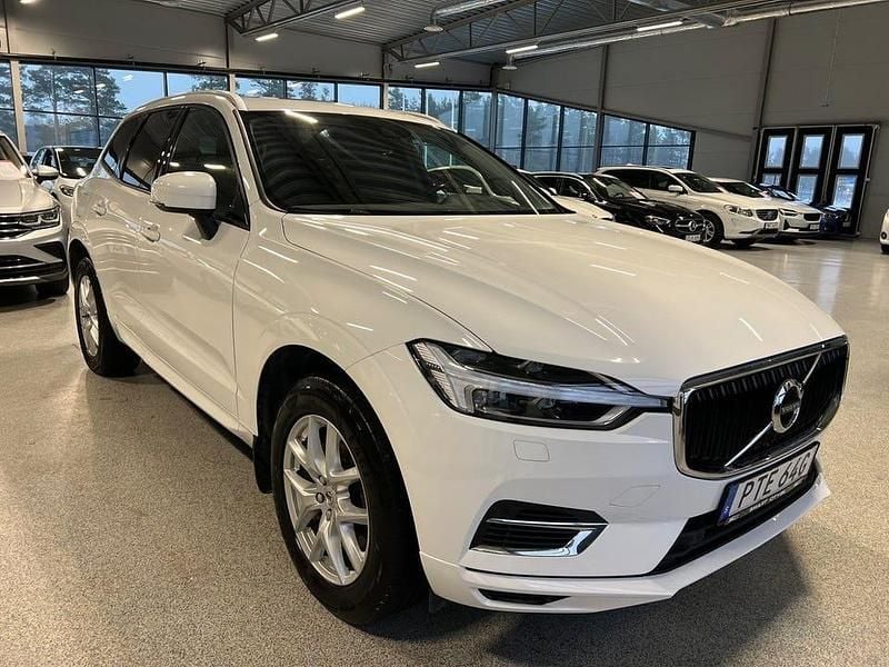 Begagnad Volvo XC60 Momentum 392 HK (288 kW) 2020 Vit SUV