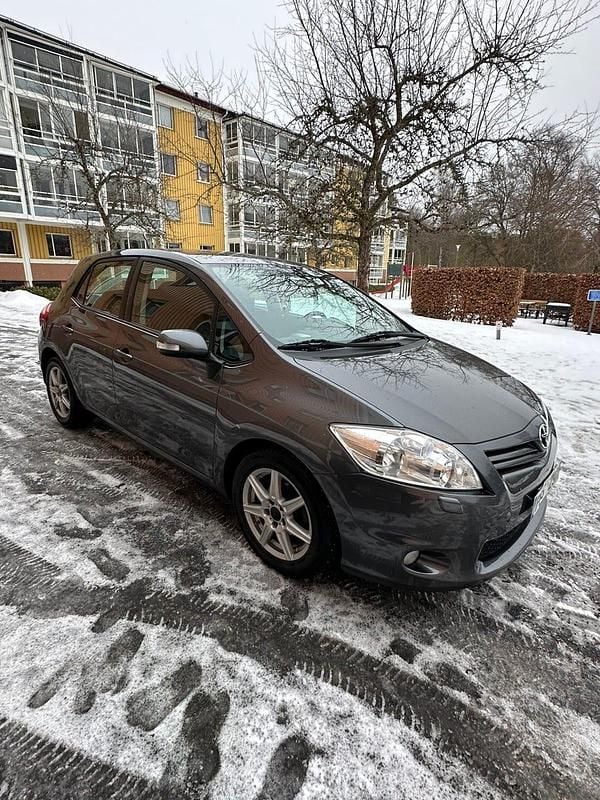 Begagnad Toyota Auris 132 HK (97 kW) 2012