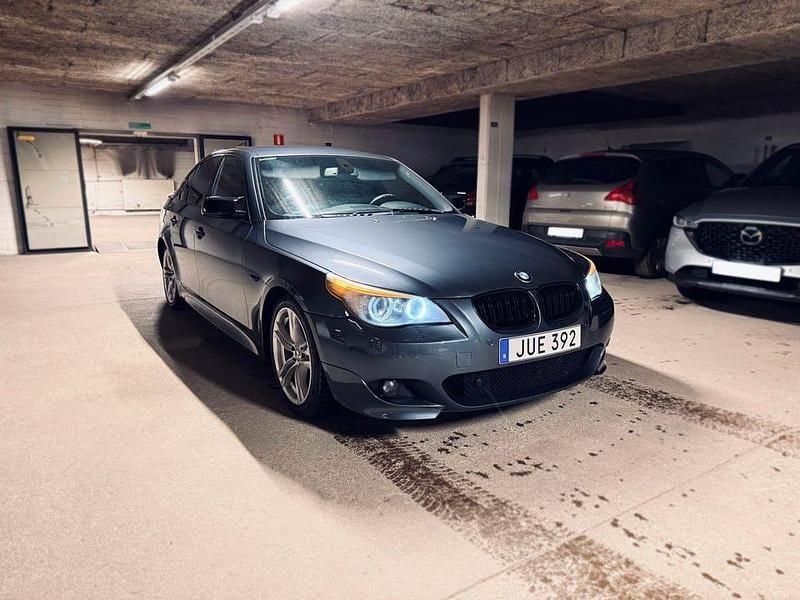 Begagnad 2009 BMW 525 M Sport Sedan | 110 000 kr (Dyr) - Bild 1/4