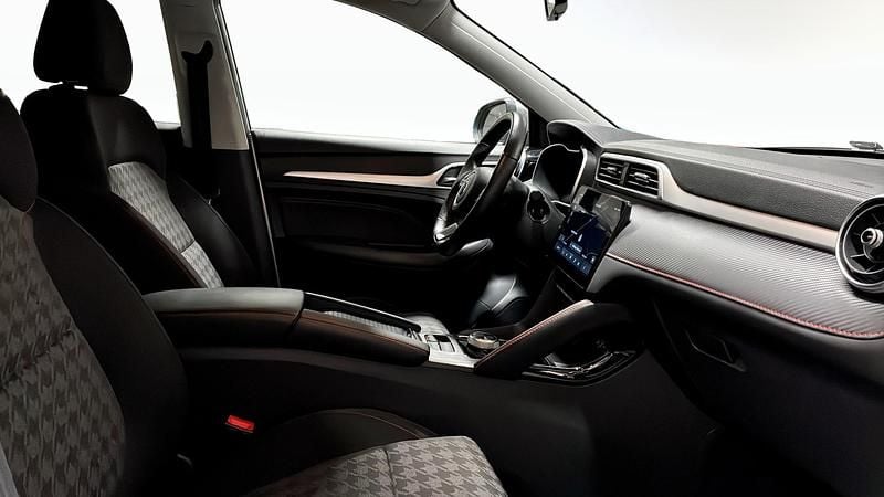 Begagnad MG ZS 114 kW (156 HK) 2022 Grå Halvkombi