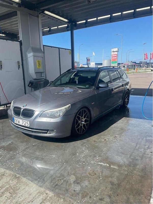Grå Begagnad 2008 BMW 523 M Sport Kombi | 60 000 kr (Marknadspris) - Bild 1/3
