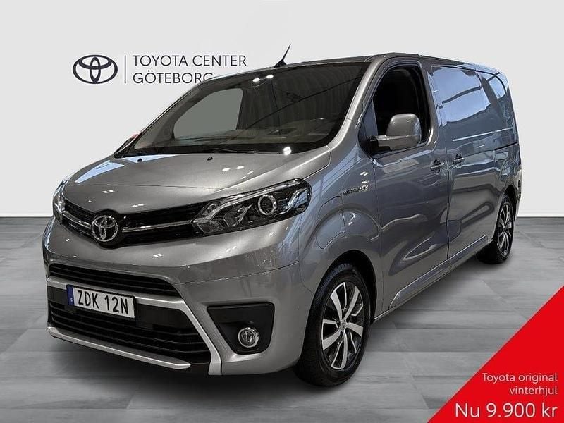 Silver Begagnad 2021 Toyota Proace Minibuss | 279 900 kr (Bra pris) - Bild 1/4
