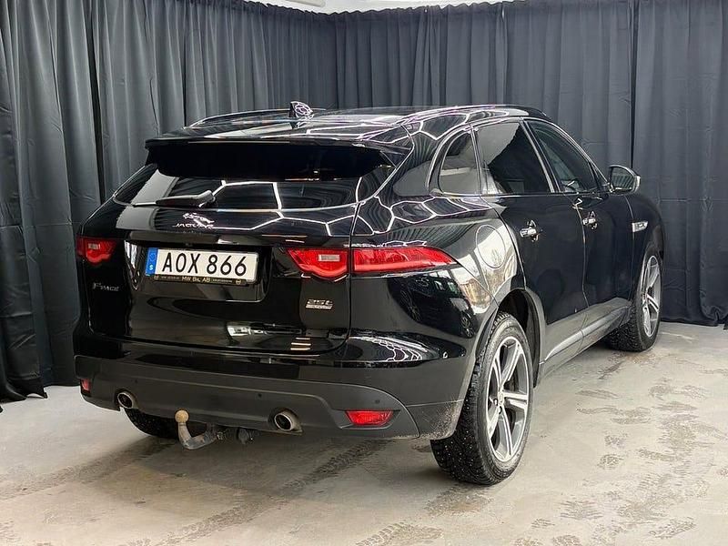 Begagnad Jaguar F-Pace R-Sport 250 HK (183 kW) 2019 Svart SUV