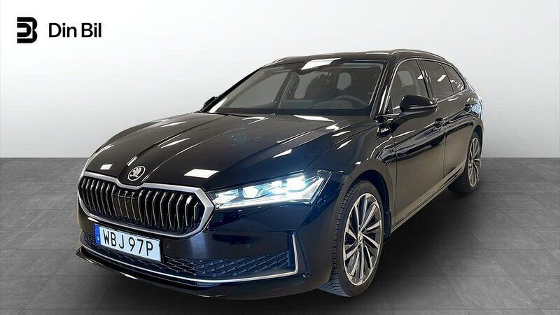 Svart Begagnad 2024 Skoda Superb Kombi | 499 900 kr - Bild 1/4