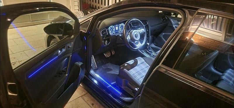 Svart Begagnad 2020 VW Golf VII GTE Halvkombi | 205 000 kr (Marknadspris) - Bild 1/4