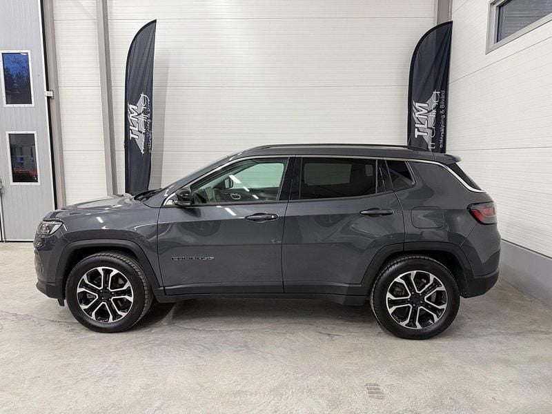 Grå (gråmetallic) Begagnad 2021 Jeep Compass Limited SUV | 269 900 kr (Bra pris) - Bild 1/4