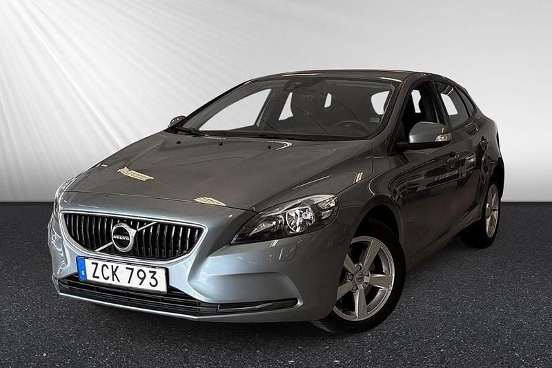 Blå Begagnad 2017 Volvo V40 Business Edition Kombi | 149 900 kr (Marknadspris) - Bild 1/4