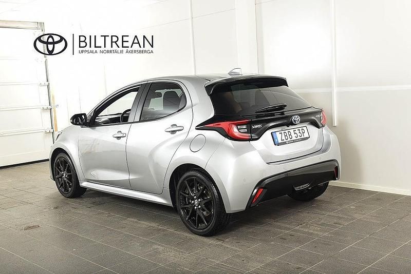 Begagnad Toyota Yaris 2024 Silver Halvkombi