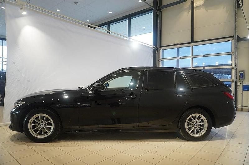Begagnad BMW 320 Sport Line 190 HK (139 kW) 2020 Svart Kombi