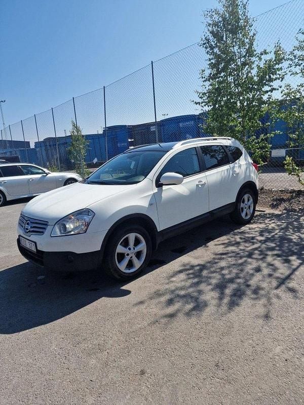 Vit Begagnad 2010 Nissan Qashqai +2 SUV | 70 000 kr (Marknadspris) - Bild 1/4