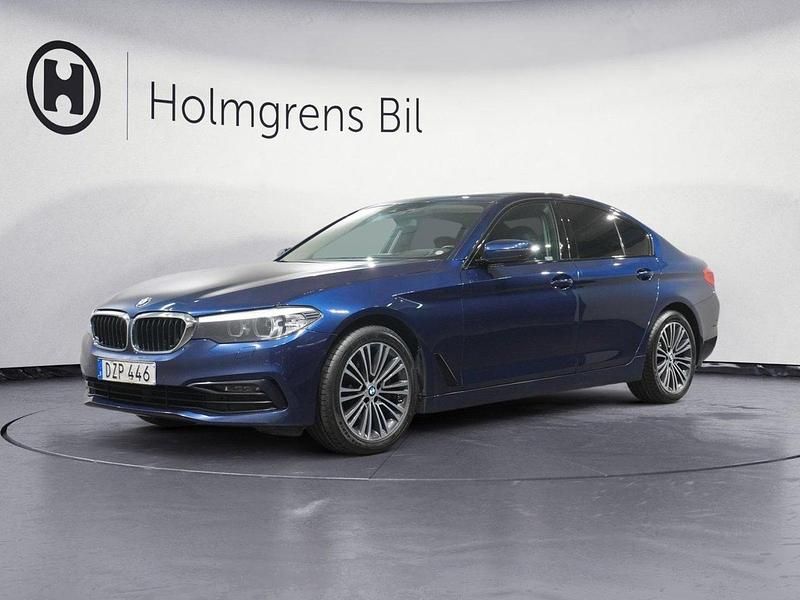 Blå Begagnad 2018 BMW 530 Sport Line Sedan | 229 800 kr (Lite dyr) - Bild 1/4