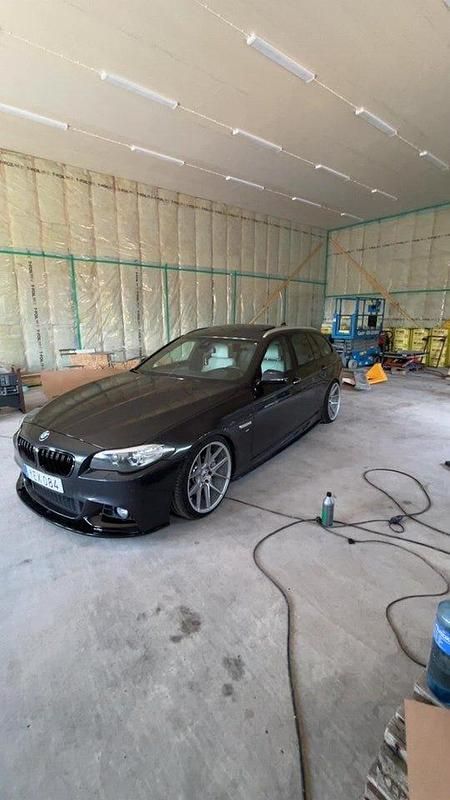 Grå Begagnad 2014 BMW 535 Comfort Edition Kombi | 179 000 kr (Lite dyr) - Bild 1/4