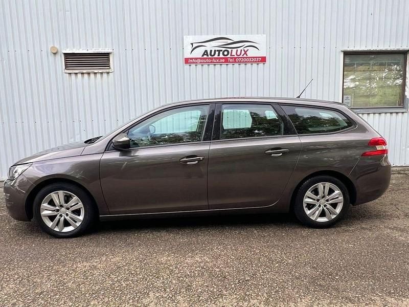 Grå Begagnad 2015 Peugeot 308 SW Active Kombi | 84 900 kr (Marknadspris) - Bild 1/4