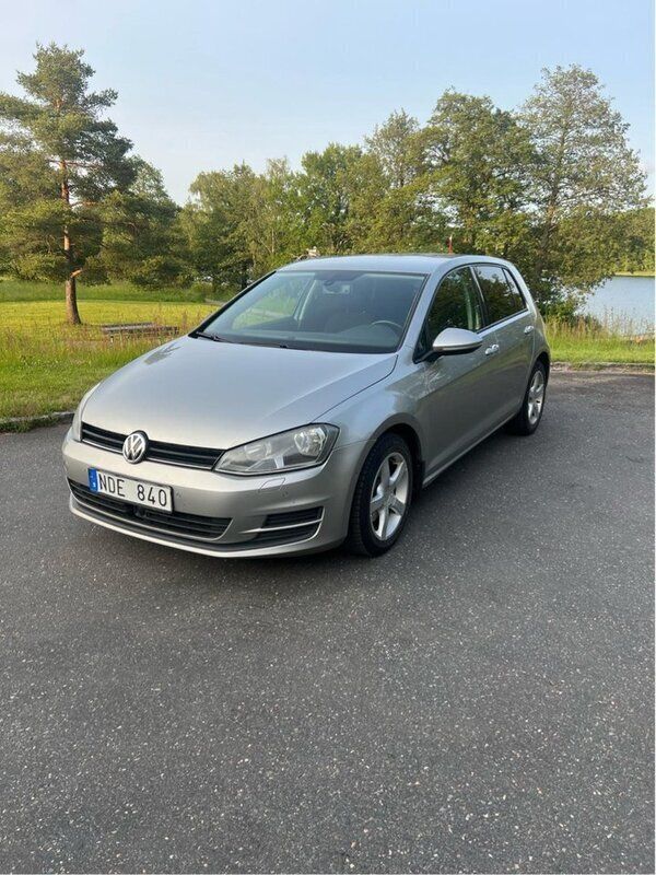 Silver Begagnad 2013 VW Golf VII Halvkombi | 74 999 kr (Marknadspris) - Bild 1/4