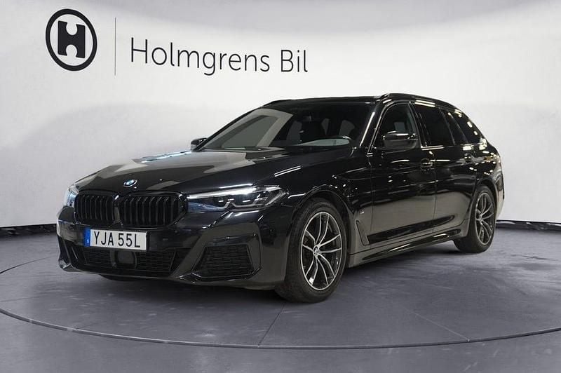 Svart Begagnad 2023 BMW 520 Shadowline Kombi | 489 800 kr (Dyr) - Bild 1/4