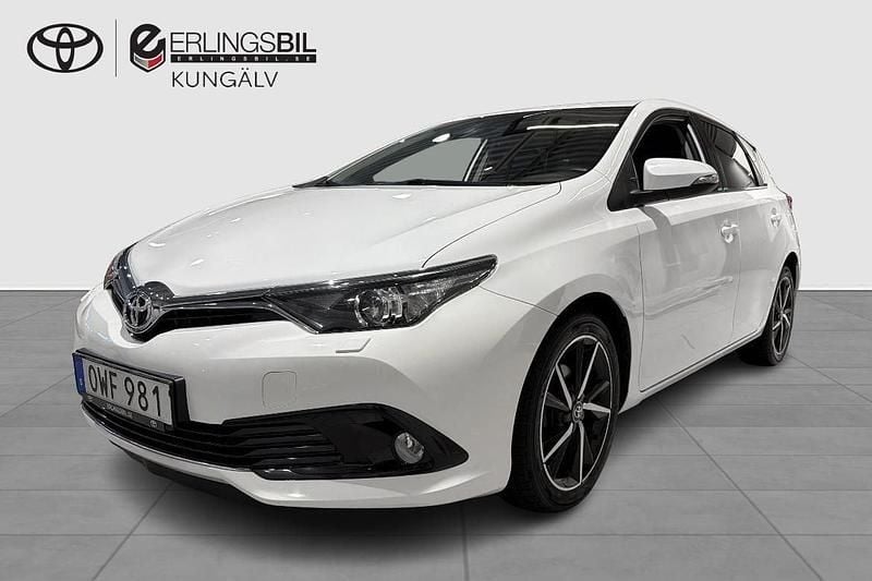 Vit Begagnad 2017 Toyota Auris Edition Halvkombi | 149 900 kr (Marknadspris) - Bild 1/3