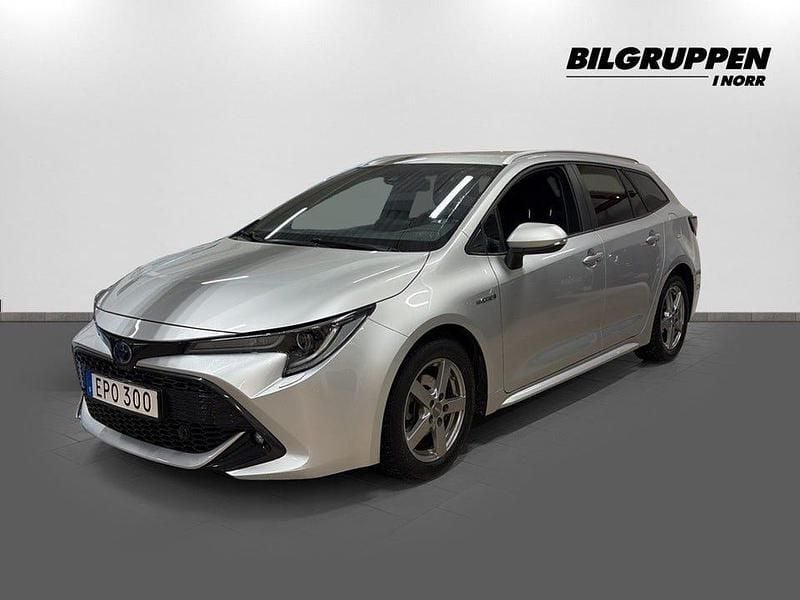 Begagnad Toyota Corolla Style 122 HK (89 kW) 2020 Silver Kombi