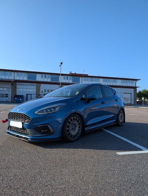 Blå Begagnad 2019 Ford Fiesta ST Halvkombi | 175 000 kr (Lite dyr) - Bild 1/4