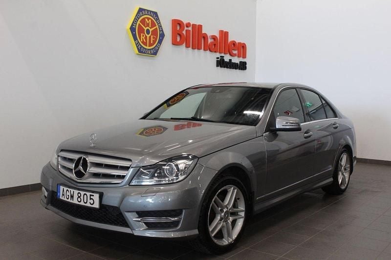 Silver Begagnad 2013 Mercedes C180 AMG Sedan | 139 900 kr (Marknadspris) - Bild 1/4