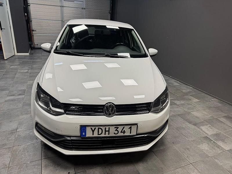 Begagnad VW Polo 90 HK (66 kW) 2016 Vit Halvkombi
