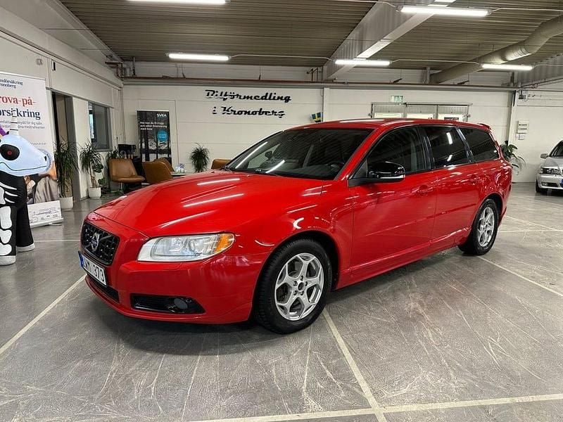 Röd Begagnad 2011 Volvo V70 R-Design Kombi | 69 900 kr (Marknadspris) - Bild 1/4