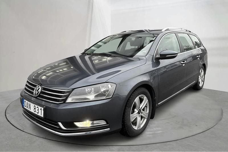 Ljusgrå Begagnad 2014 VW Passat Kombi | 100 000 kr (Marknadspris) - Bild 1/4