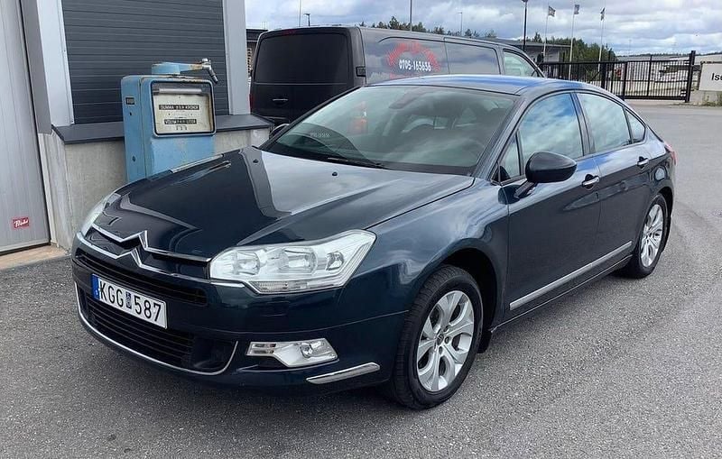 Mörkblå (blå) Begagnad 2010 Citroën C5 Sedan | 109 500 kr (Dyr) - Bild 1/4