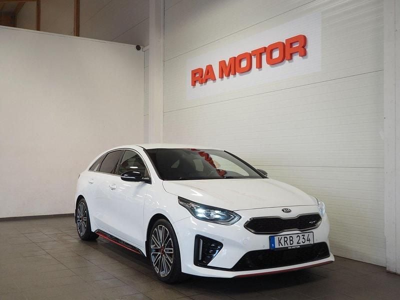 Vit Begagnad 2018 Kia ProCeed GT Halvkombi | 194 900 kr (Marknadspris) - Bild 1/3