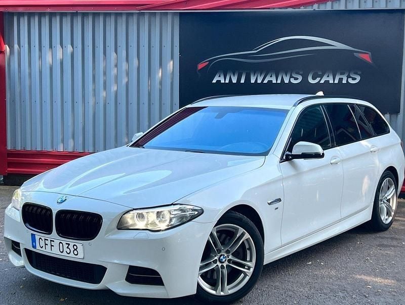 Vit Begagnad 2016 BMW 520 M Sport Kombi | 199 900 kr (Lite dyr) - Bild 1/4